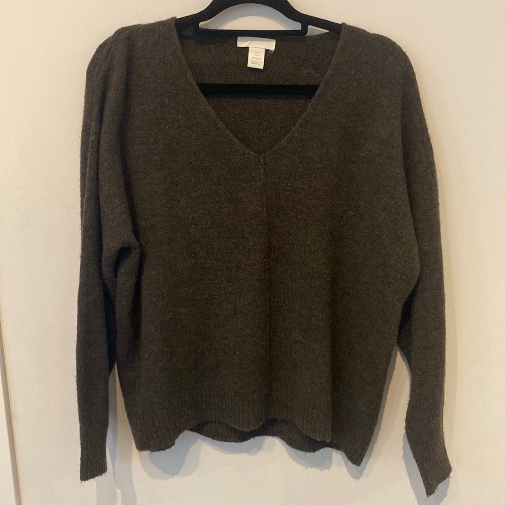 H&M v neck sweater